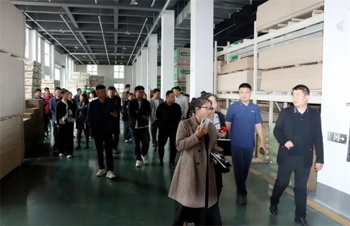 臨沂優(yōu)秀定制工廠代表團蒞臨千山板材總部參觀交流，共探裝飾材料新發(fā)展